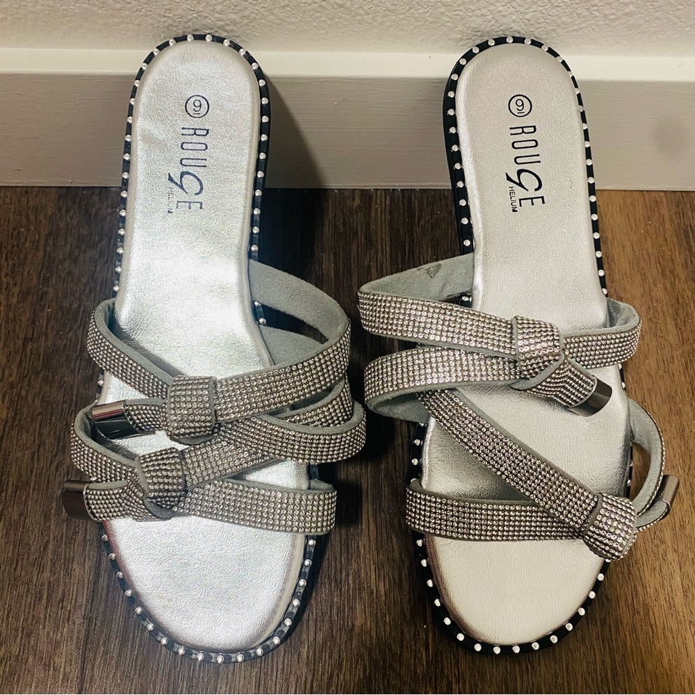 Rouge Helium Silver Sandals Elegant Design - Picture 2 of 4